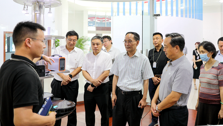 全國政協(xié)委員（廣東省委原常委、省紀委原書(shū)記）黃先耀一行考察炬神電子